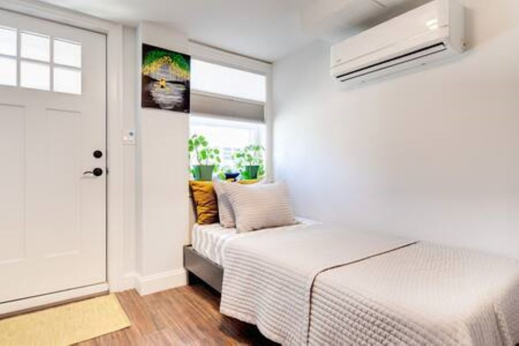 2-bed, 1-bath Oasis in Cleveland Park - Photo 4