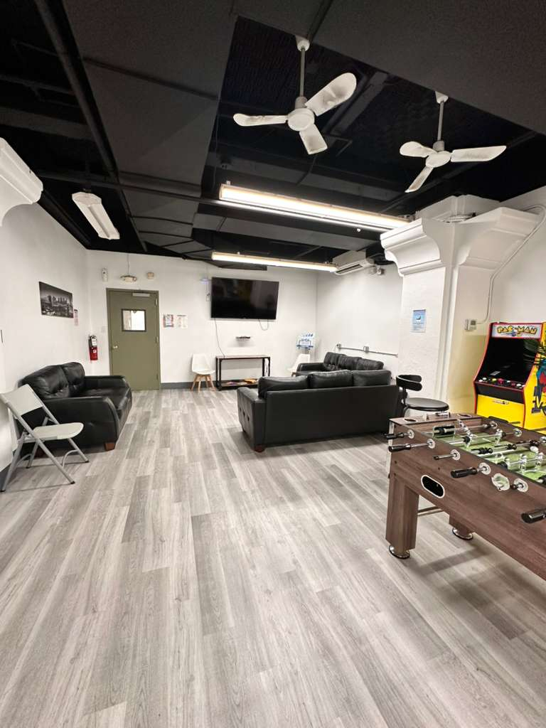 Cozy Dorm Room- Students/Interns Only - Photo 4