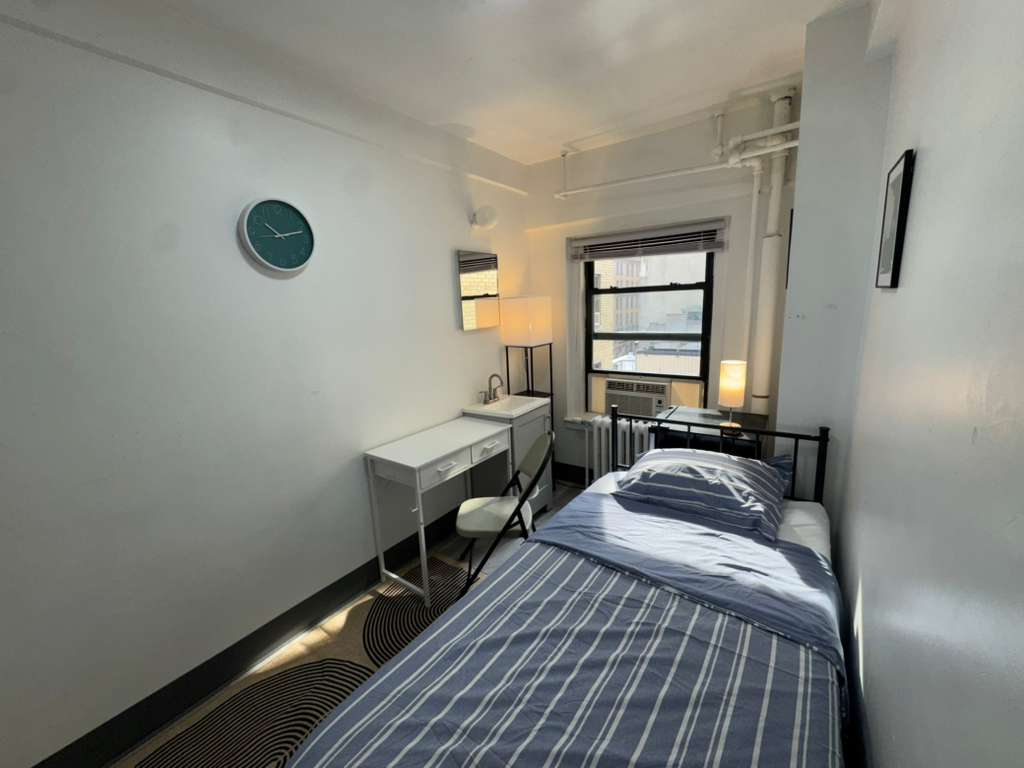 Cozy Dorm Room- Students/Interns Only - Photo 2