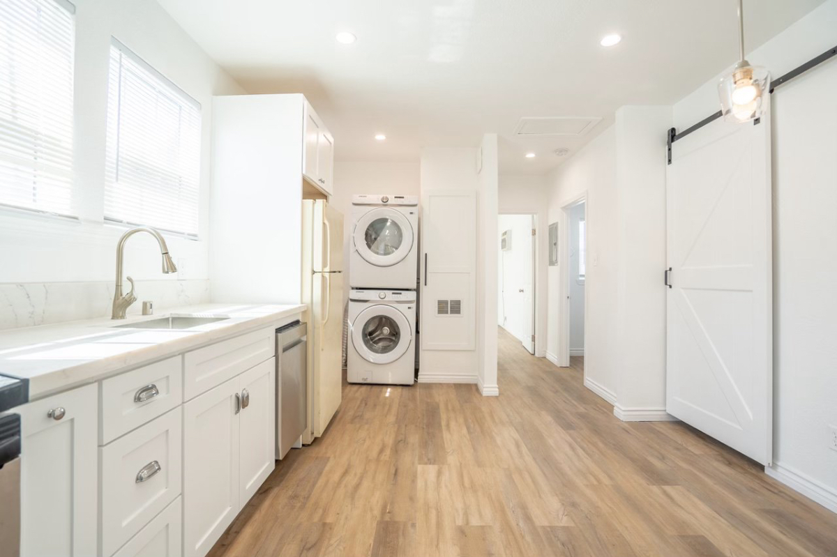 Prime Hollywood Rental Available NOW! 2bed2bath - Photo 1