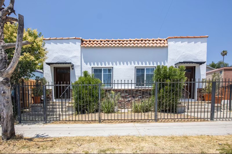 Prime Hollywood Rental Available NOW! 2bed2bath - Photo 3
