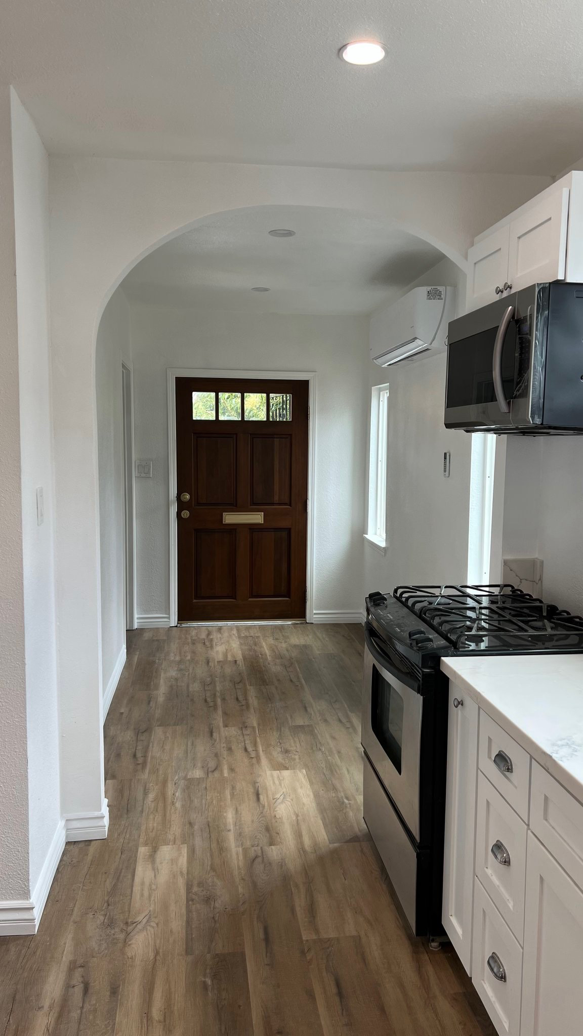 Prime Hollywood Rental Available NOW! 2bed2bath - Photo 4