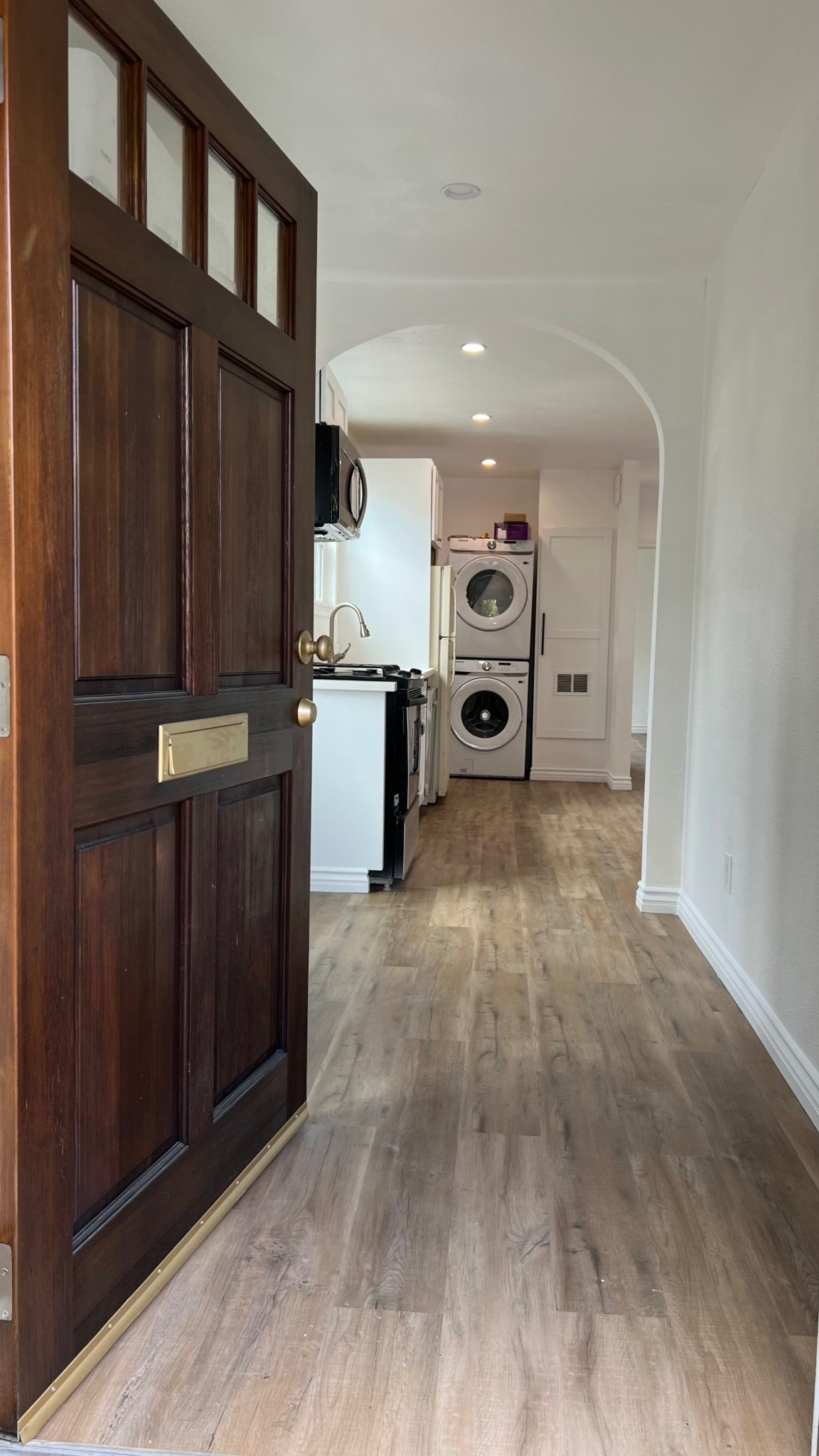 Prime Hollywood Rental Available NOW! 2bed2bath - Photo 6