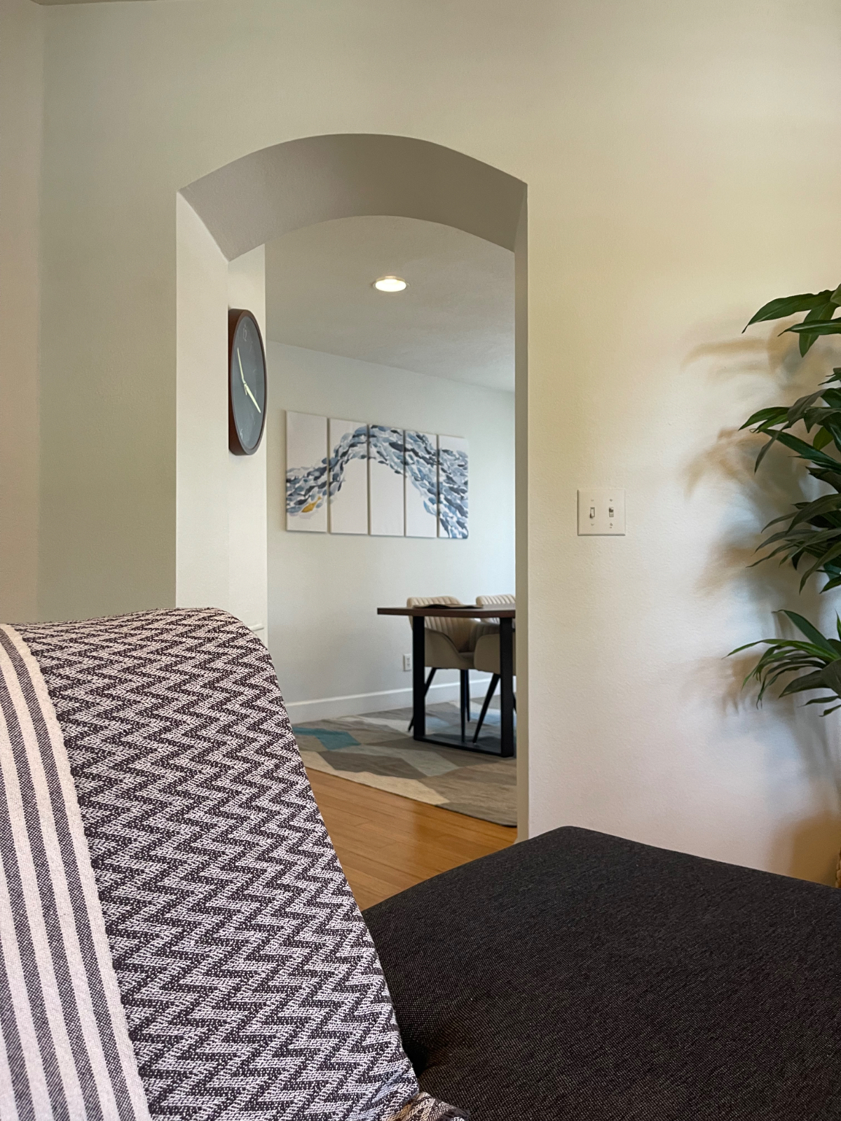 Private Suite w Bath, Pool, Jacuzzi, Tennis Court, Parking & W/D Ventura - Photo 1