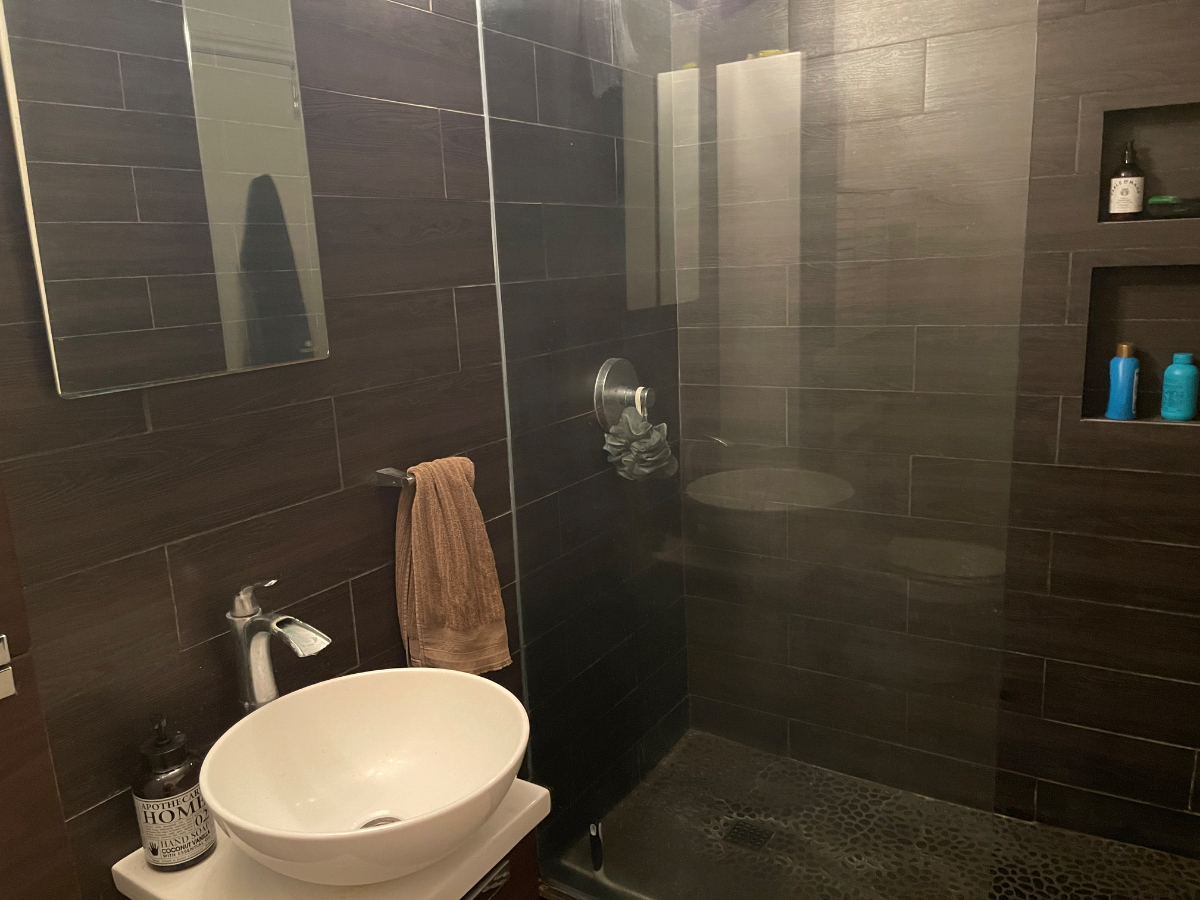 Private Suite w Bath, Pool, Jacuzzi, Tennis Court, Parking & W/D Ventura - Photo 6