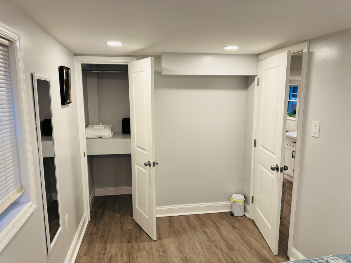 Modern Private Basement Apartment Near Hospitals & Metro - Photo 9