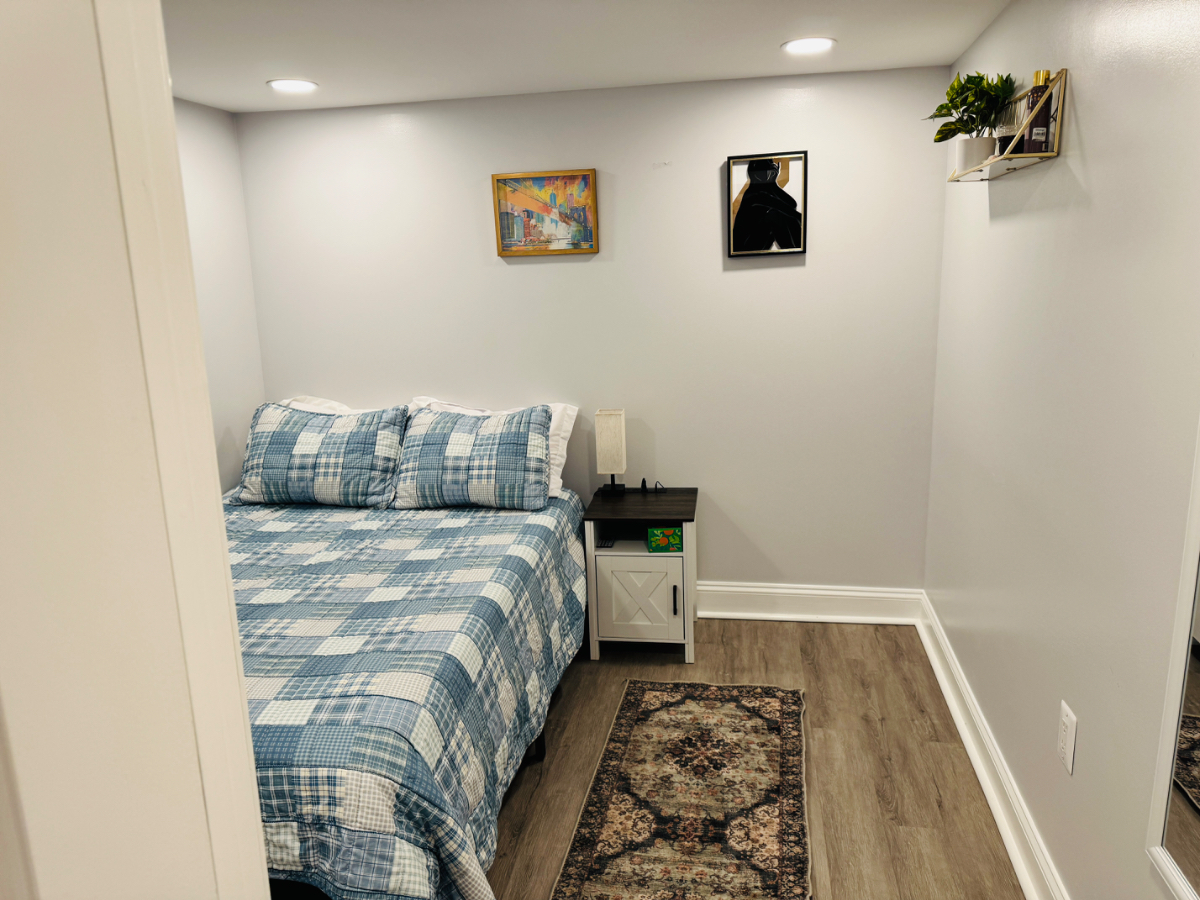Modern Private Basement Apartment Near Hospitals & Metro - Photo 6