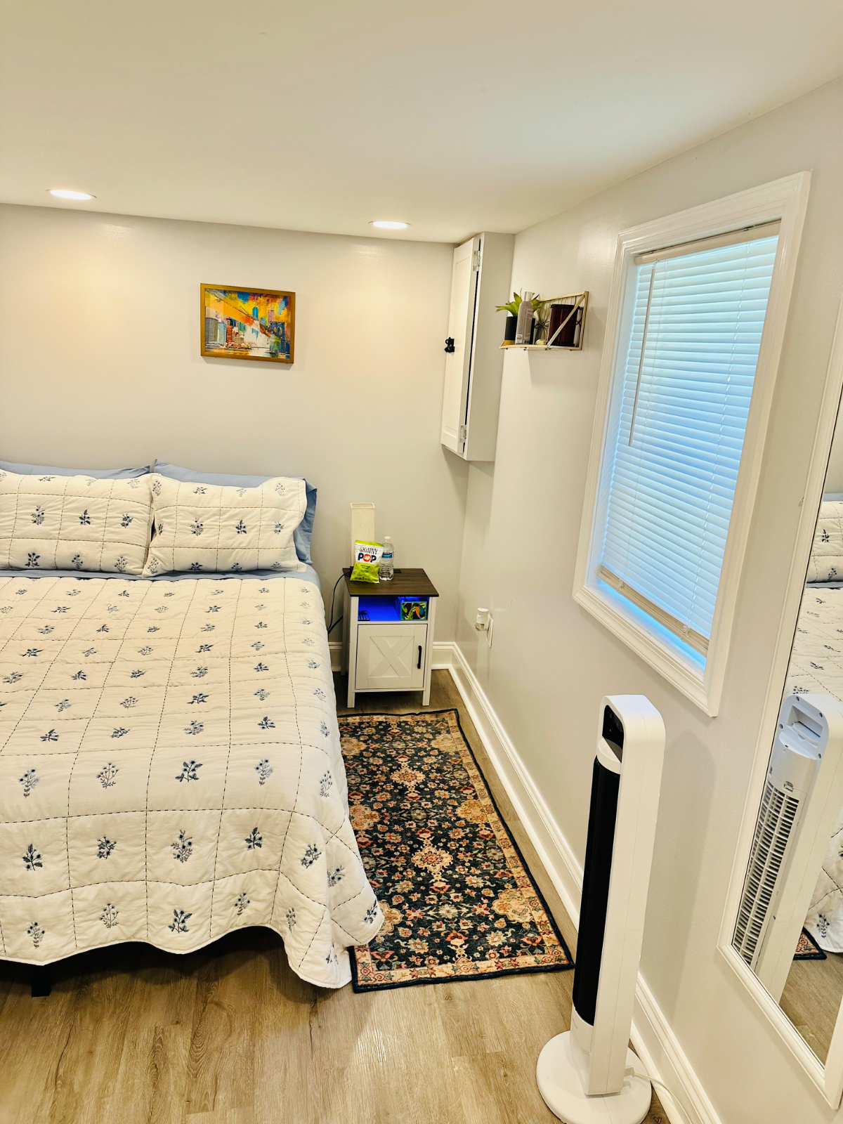 Modern Private Basement Apartment Near Hospitals & Metro - Photo 7