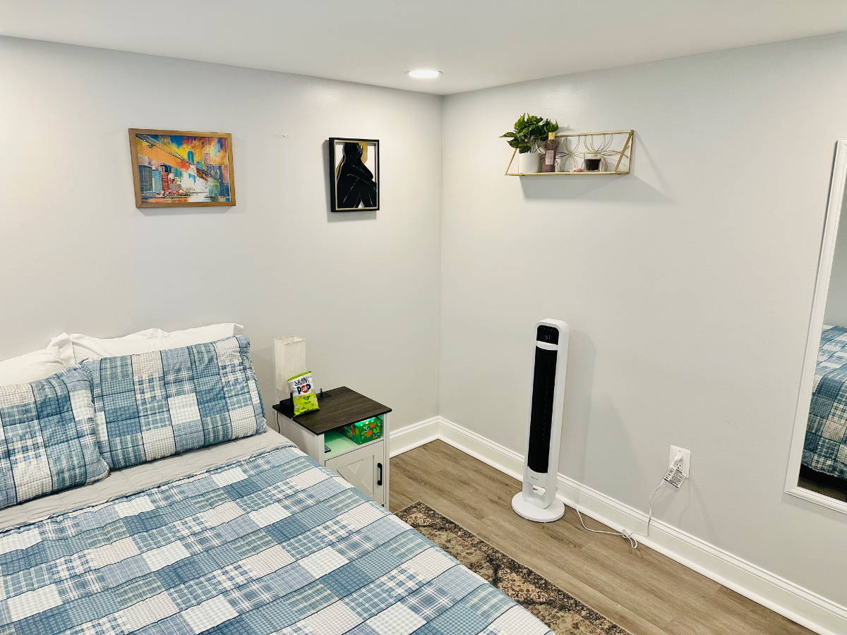 Modern Private Basement Apartment Near Hospitals & Metro - Photo 4