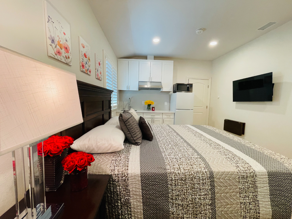 Gorgeous Brand-New Studio, Fully Furnished - Photo 4