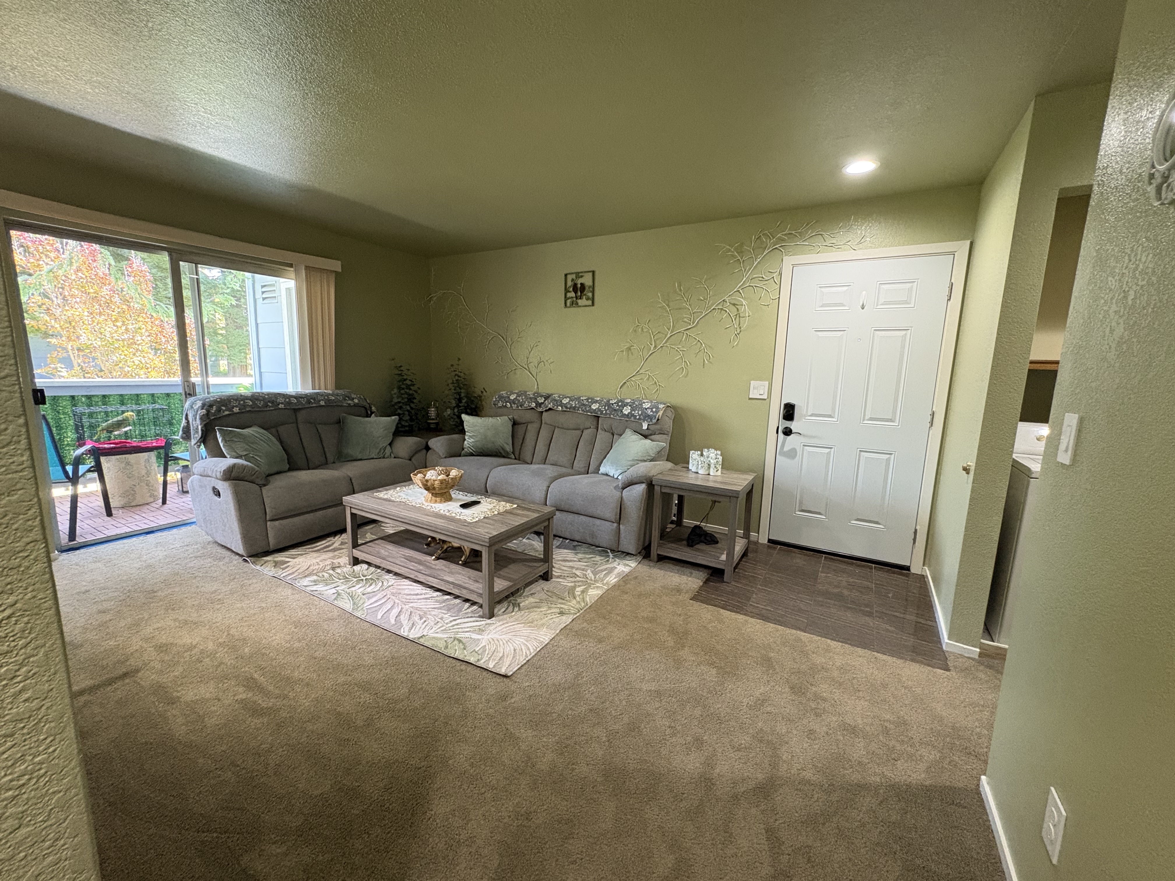 Furnished 1BR 1BA w/ private Balcony, Entire Condo - Photo 2