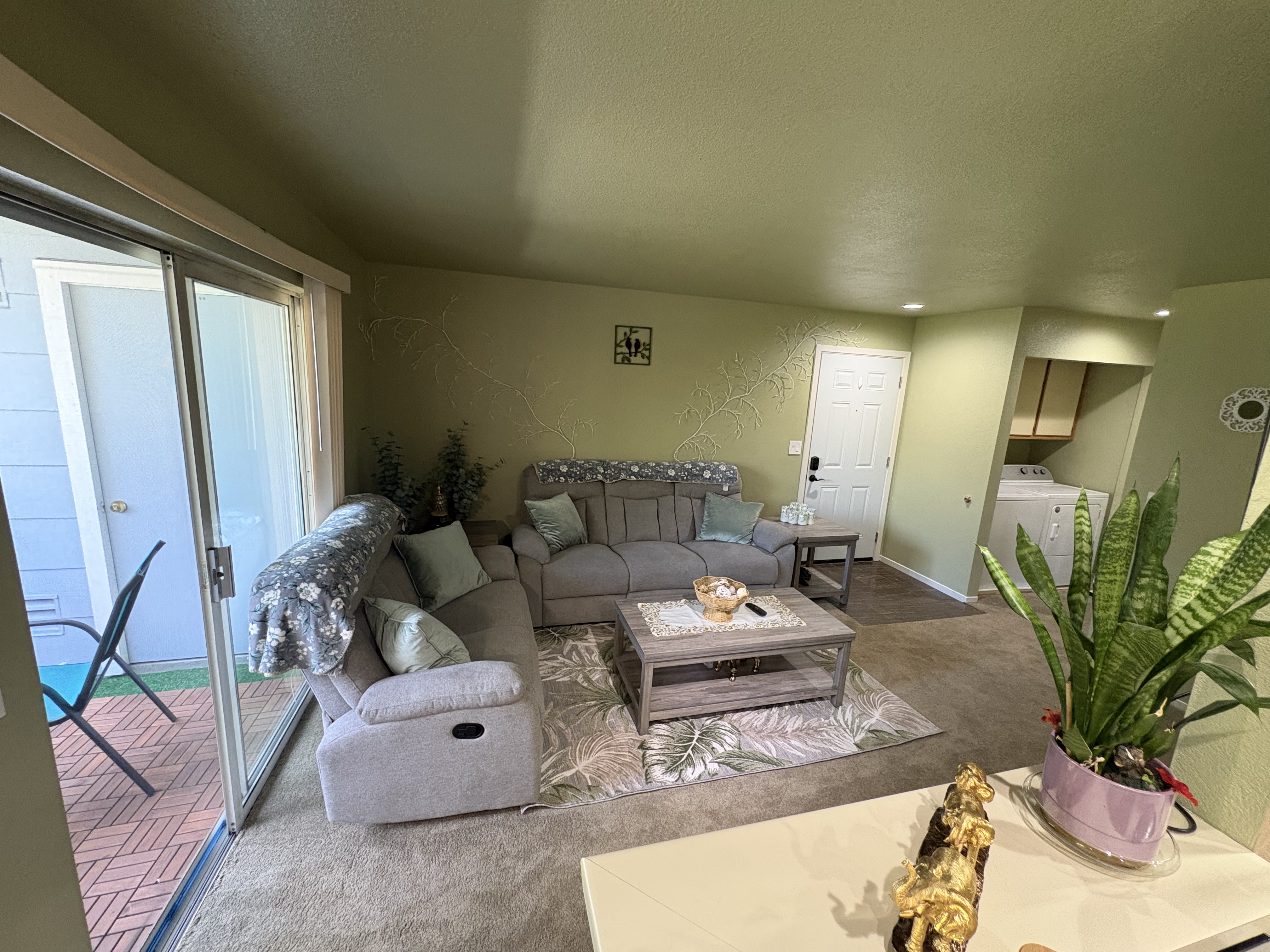 Furnished 1BR 1BA w/ private Balcony, Entire Condo - Photo 4