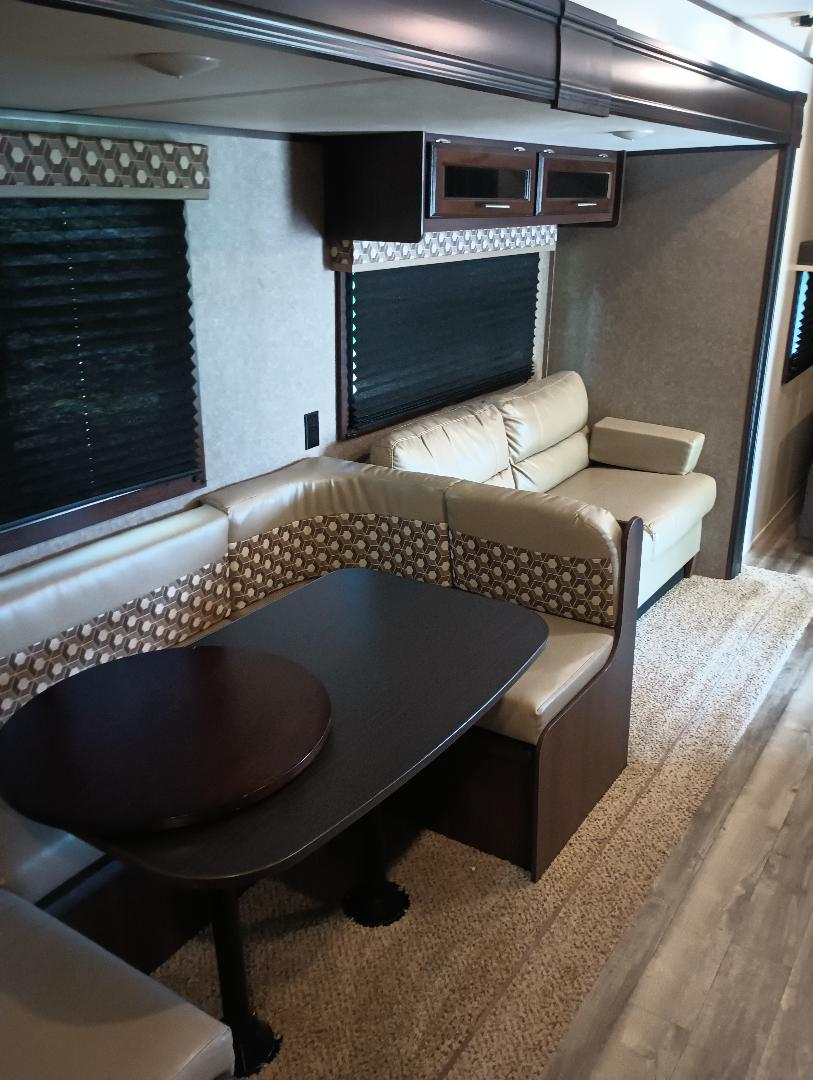 32 ft camper 2 slides 1 bedroom - Photo 1