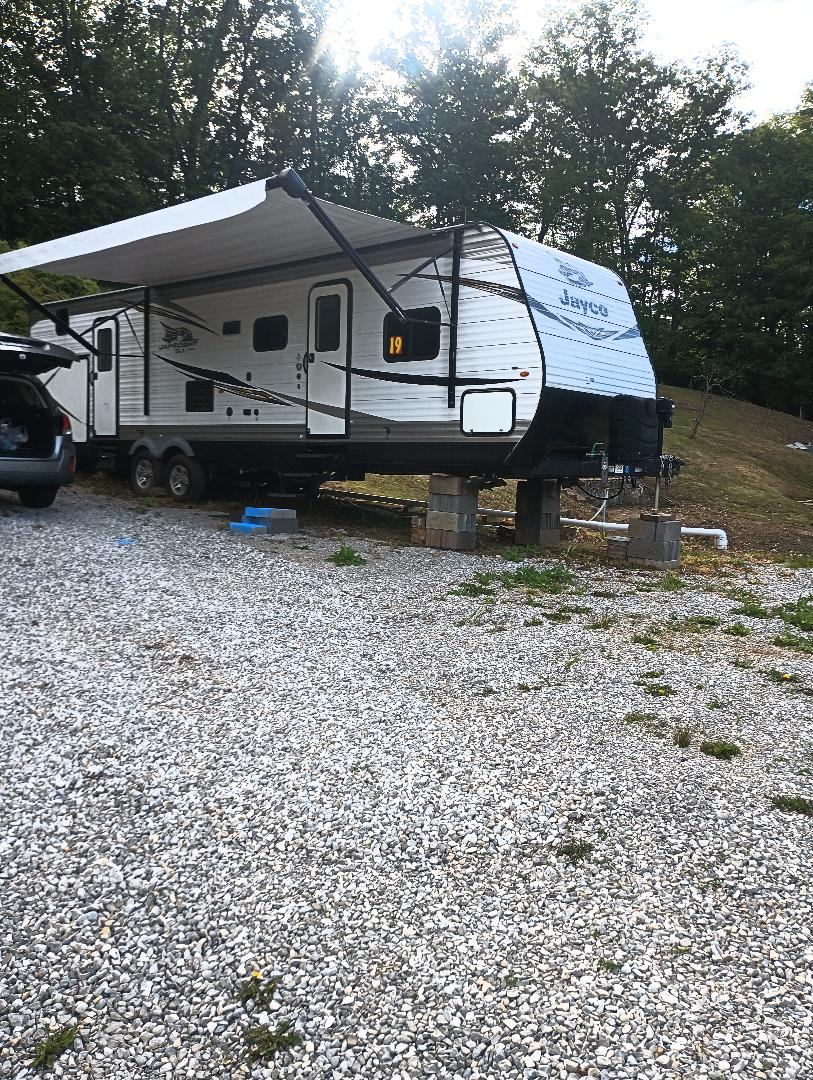 32 ft camper 2 slides 1 bedroom - Photo 5