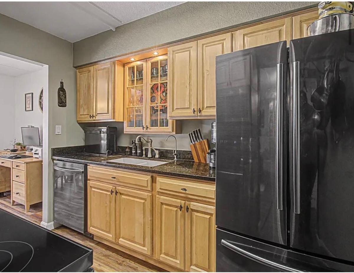 Comfortable 2-Bedroom South Burlington Condo Near Shopping, Dining & UVM - Photo 4
