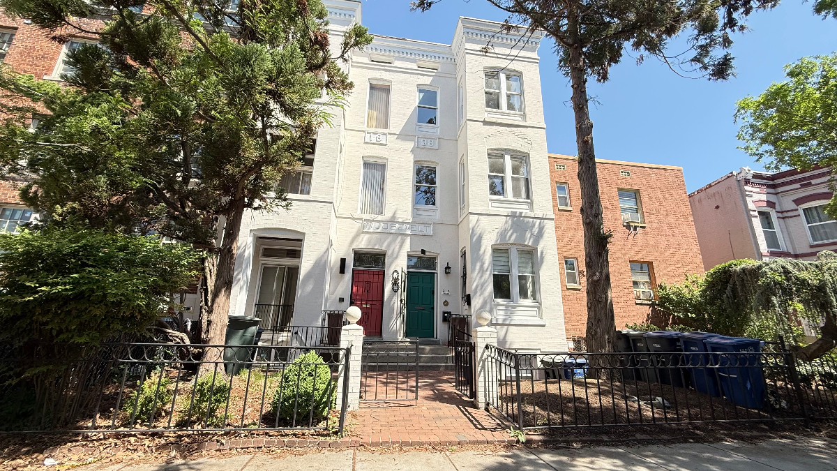 LOCATION! LOCATION! LOCATION! Fully furnished 4-bed, 3 bath cooperative/shared living located in His - Photo 2