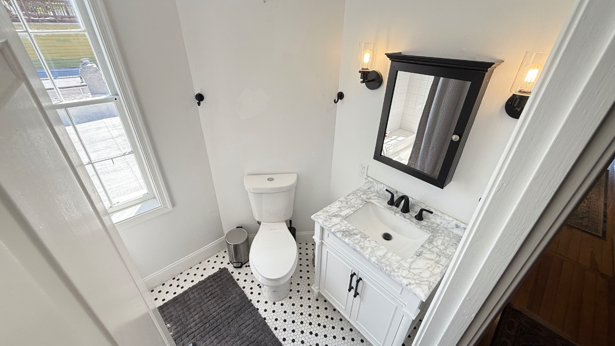 LOCATION! LOCATION! LOCATION! Fully furnished 4-bed, 3 bath cooperative/shared living located in His - Photo 12