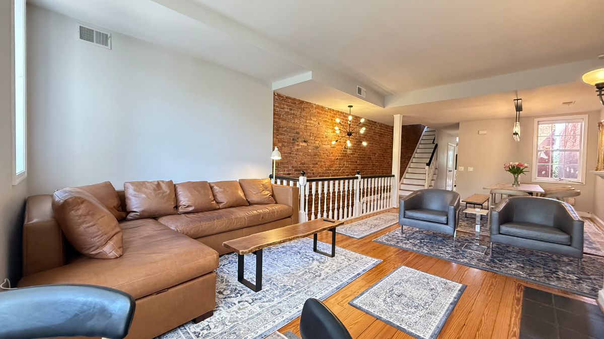 LOCATION! LOCATION! LOCATION! Fully furnished 4-bed, 3 bath cooperative/shared living located in His - Photo 8