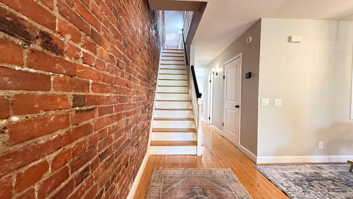 LOCATION! LOCATION! LOCATION! Fully furnished 4-bed, 3 bath cooperative/shared living located in His - Photo 10