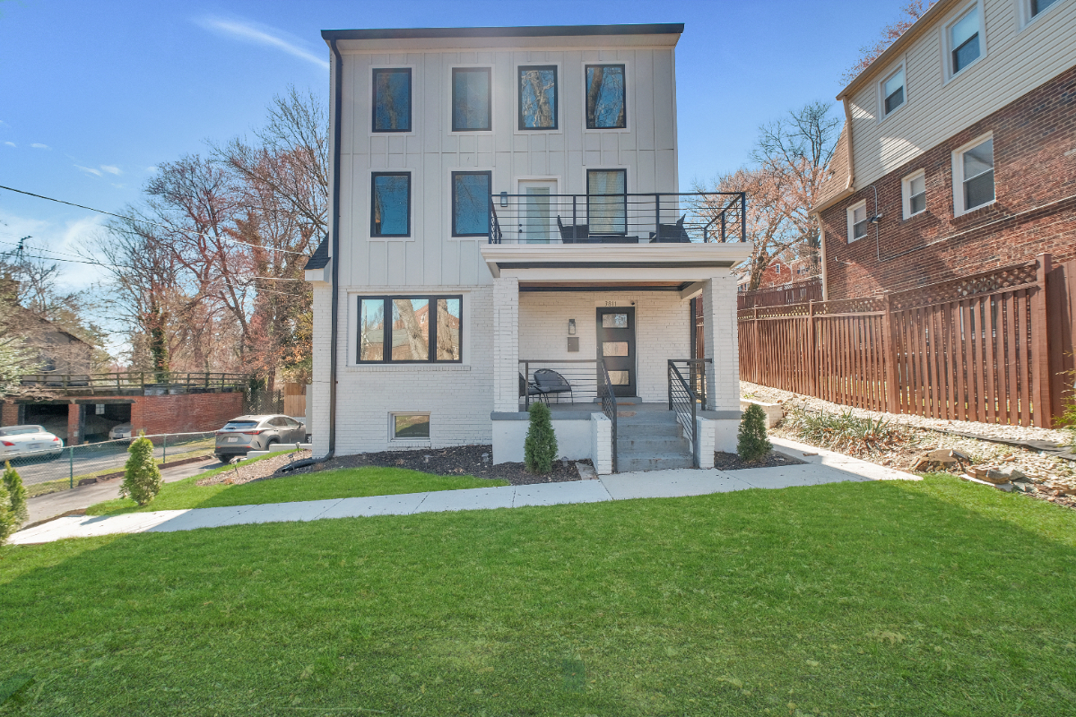 4-Level Furnished 7BR/5BA Home | Corporate Leases & 5+ Parking - Photo 2