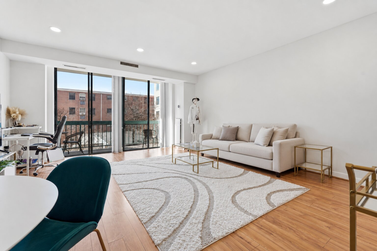 Luxury Condo in Foggy Bottom/West End/ Right Next to Georgetown - Photo 2