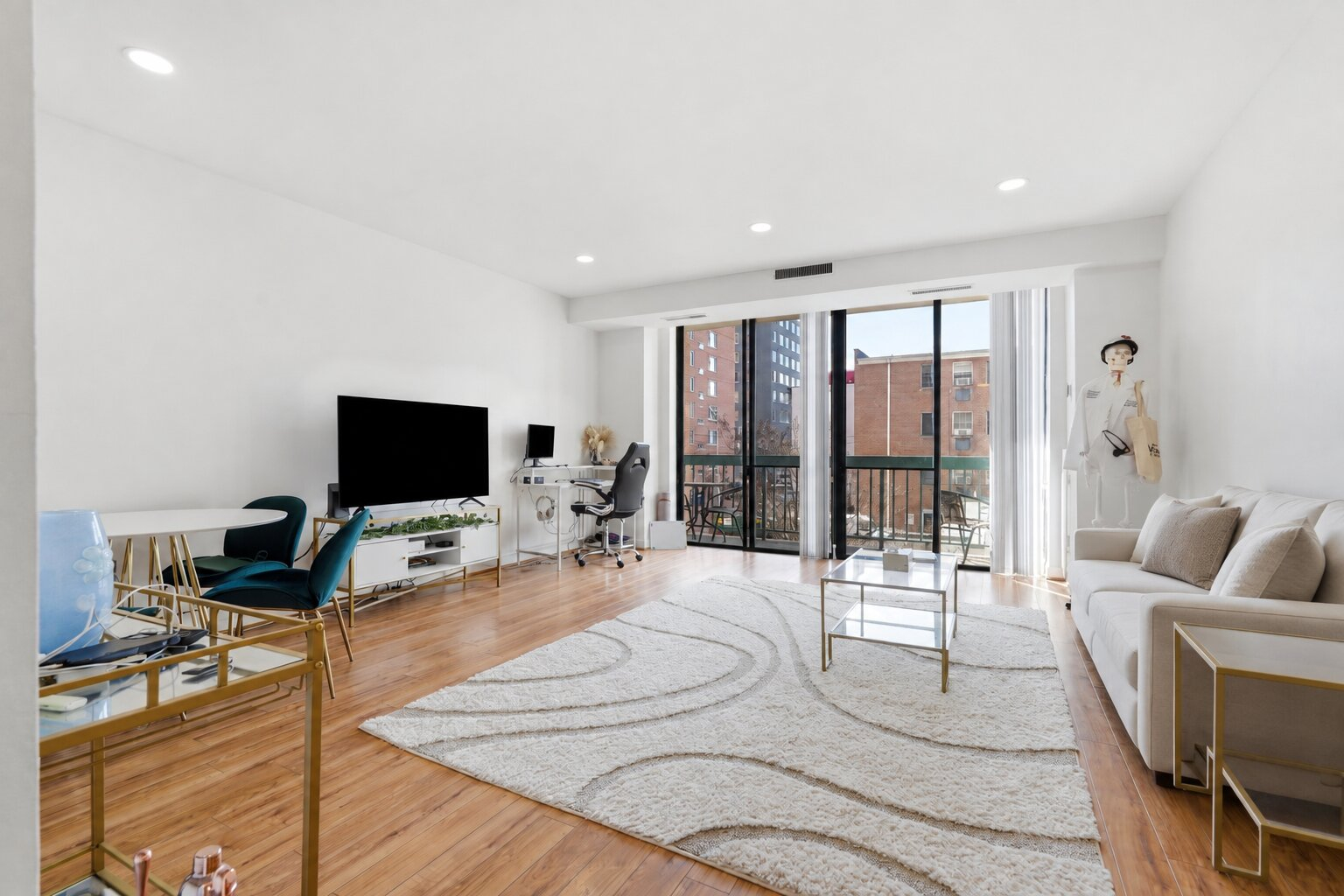 Luxury Condo in Foggy Bottom/West End/ Right Next to Georgetown - Photo 4