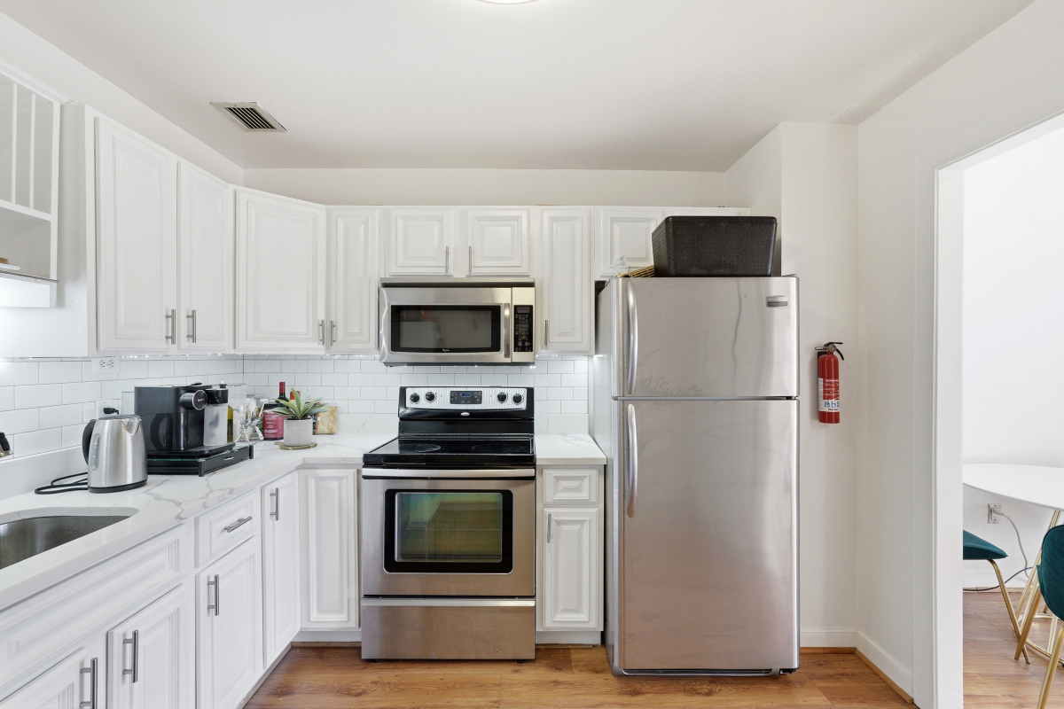 Luxury Condo in Foggy Bottom/West End/ Right Next to Georgetown - Photo 9