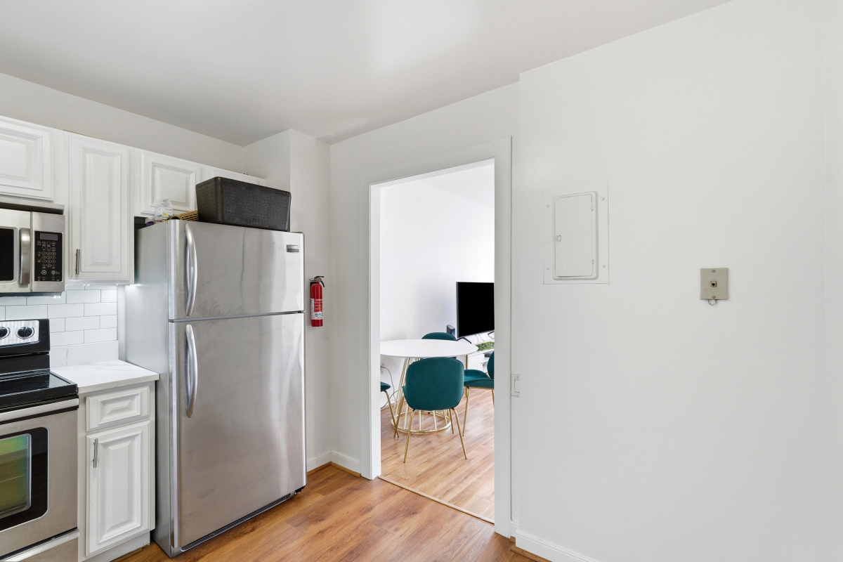 Luxury Condo in Foggy Bottom/West End/ Right Next to Georgetown - Photo 10