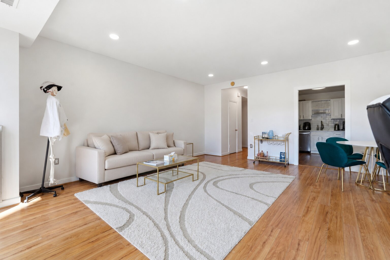 Luxury Condo in Foggy Bottom/West End/ Right Next to Georgetown - Photo 3