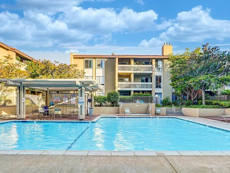 Pacific Beach, San Diego Condo 2 Bedrooms, 2 private Bathrooms, (Fully Booked. Available September 25, 2027) - Photo 2