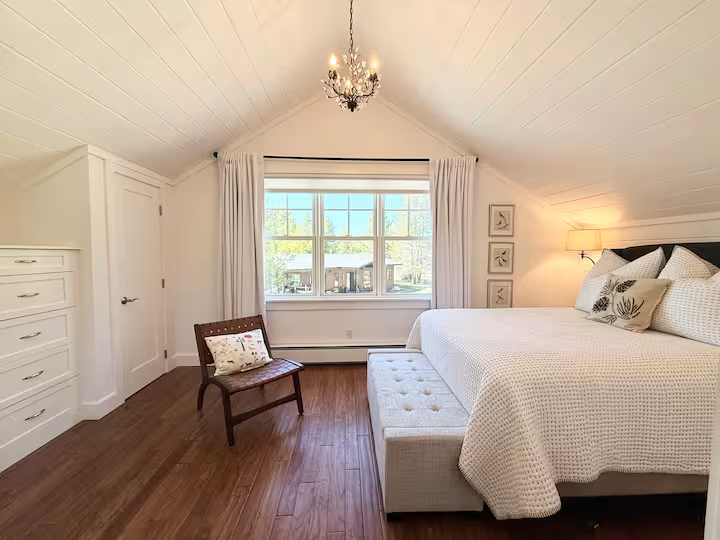 Peaceful 1BR Mountain Cabin with Sauna, Creekside Setting & All Utilities Included - Photo 9