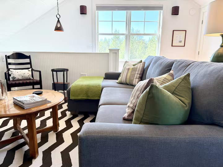 Peaceful 1BR Mountain Cabin with Sauna, Creekside Setting & All Utilities Included - Photo 4
