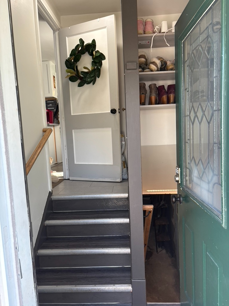 Cozy Cape Close to Airport & Medical Campuses, Renovated 3BR, Parking and Laundry - Photo 3
