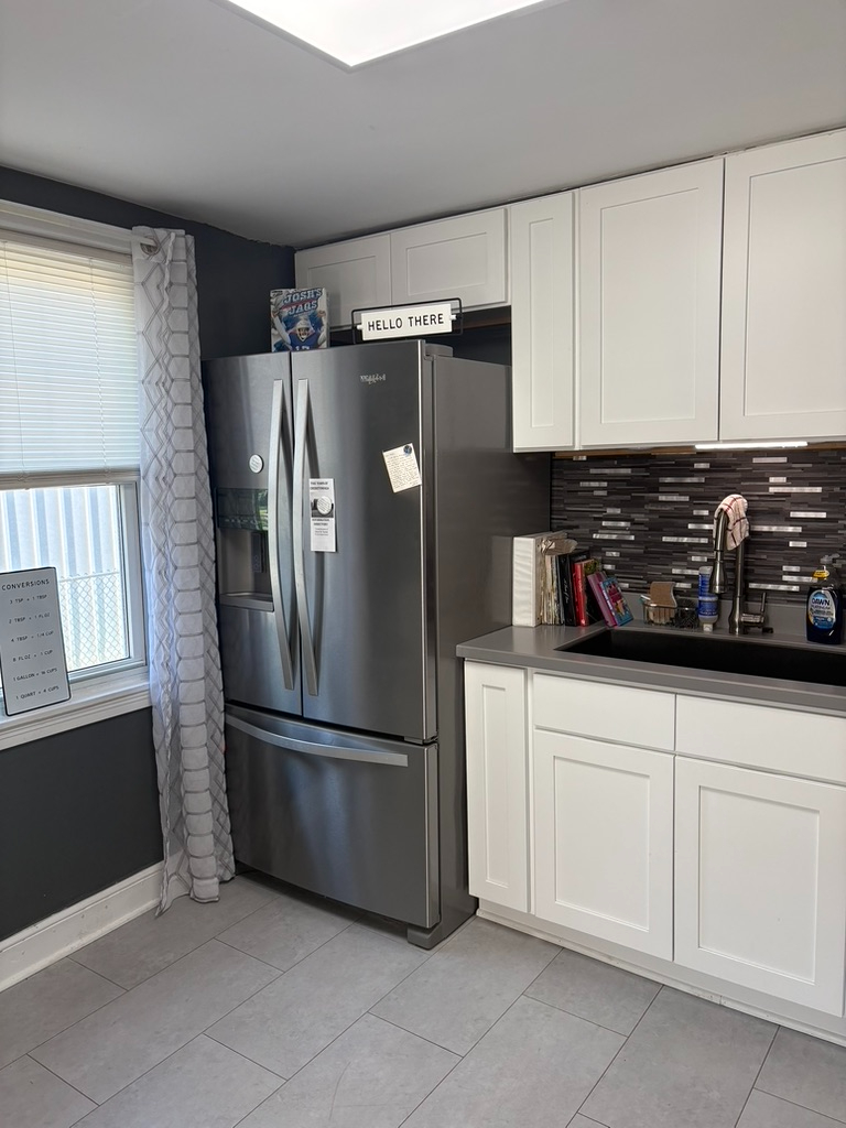 Cozy Cape Close to Airport & Medical Campuses, Renovated 3BR, Parking and Laundry - Photo 8