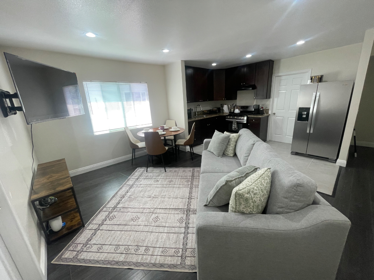 Fully Furnished 2BR, 1 full bathroom Home Near SoFi Stadium Parking & WiFi - Photo 1