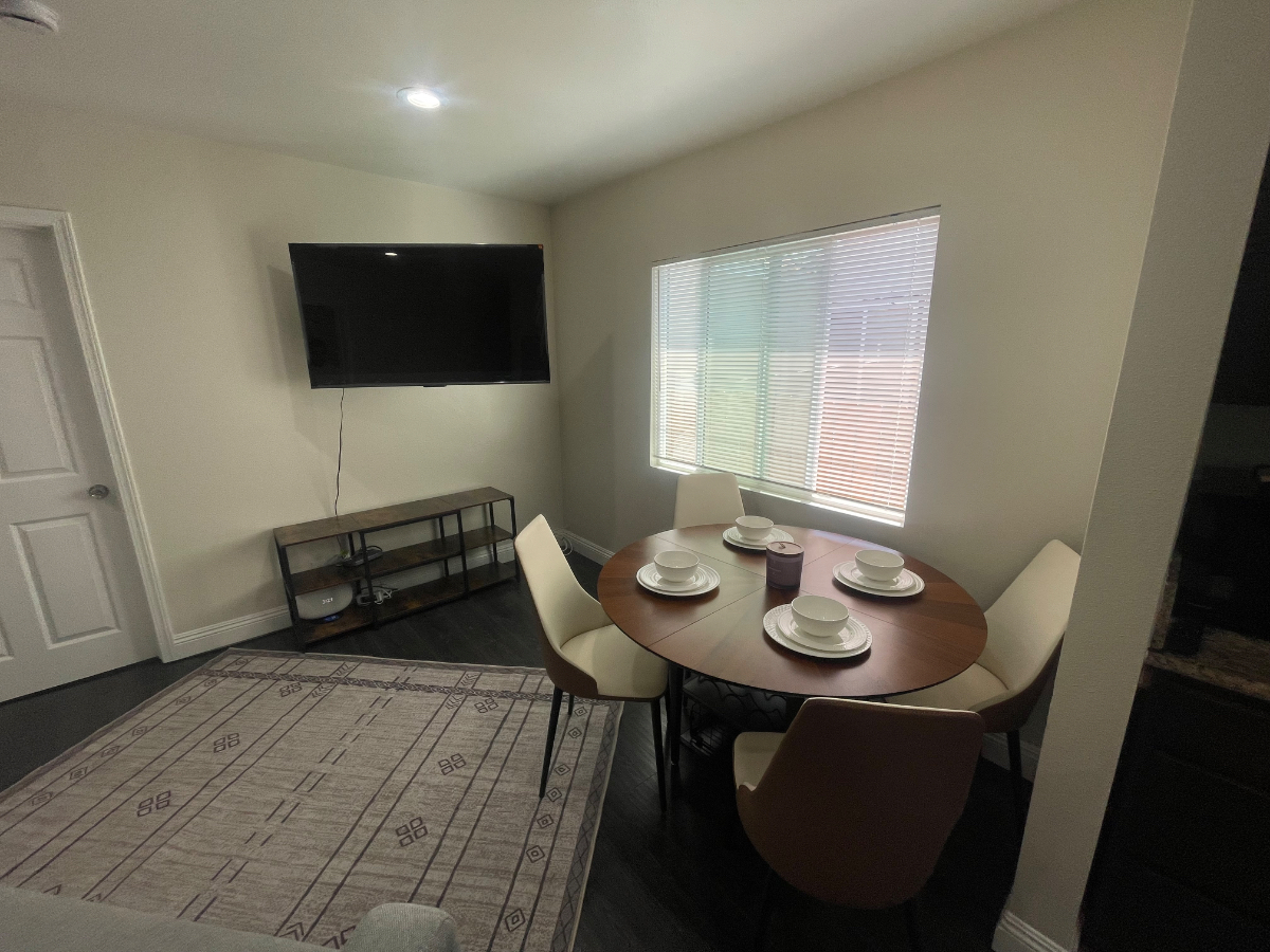 Fully Furnished 2BR, 1 full bathroom Home Near SoFi Stadium Parking & WiFi - Photo 4