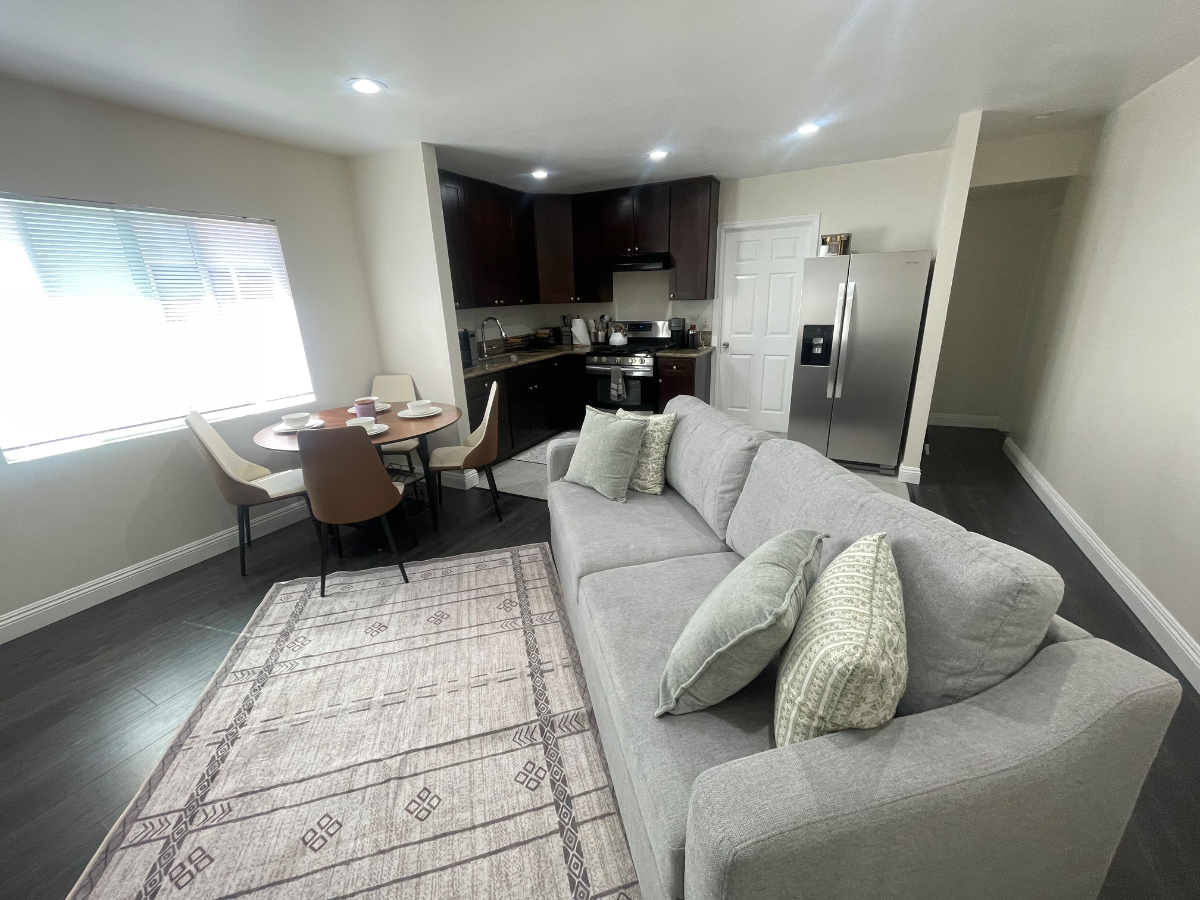 Fully Furnished 2BR, 1 full bathroom Home Near SoFi Stadium Parking & WiFi - Photo 6