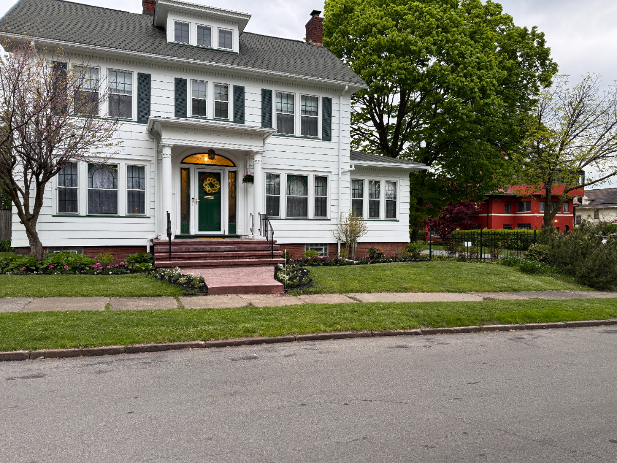 399 Woodbine Avenue Ideal for Traveling Professional (Nurses, Doctors, Professors, & Graduate Studen - Photo 1