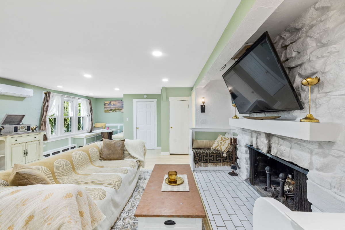 Luxury Renovated 1BR Oasis near Regeneron & Westchester Med Hubs - Photo 2
