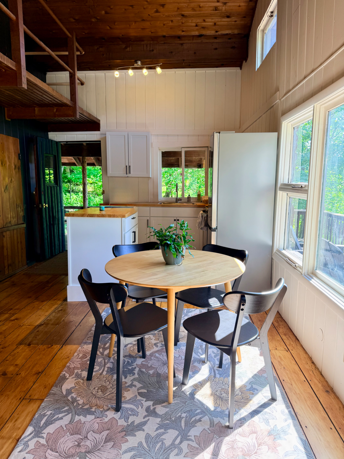 Adventure Basecamp: 3 mi to bike trail system, 11 mi to Sugarbush (indoor secure storage, wash stati - Photo 1