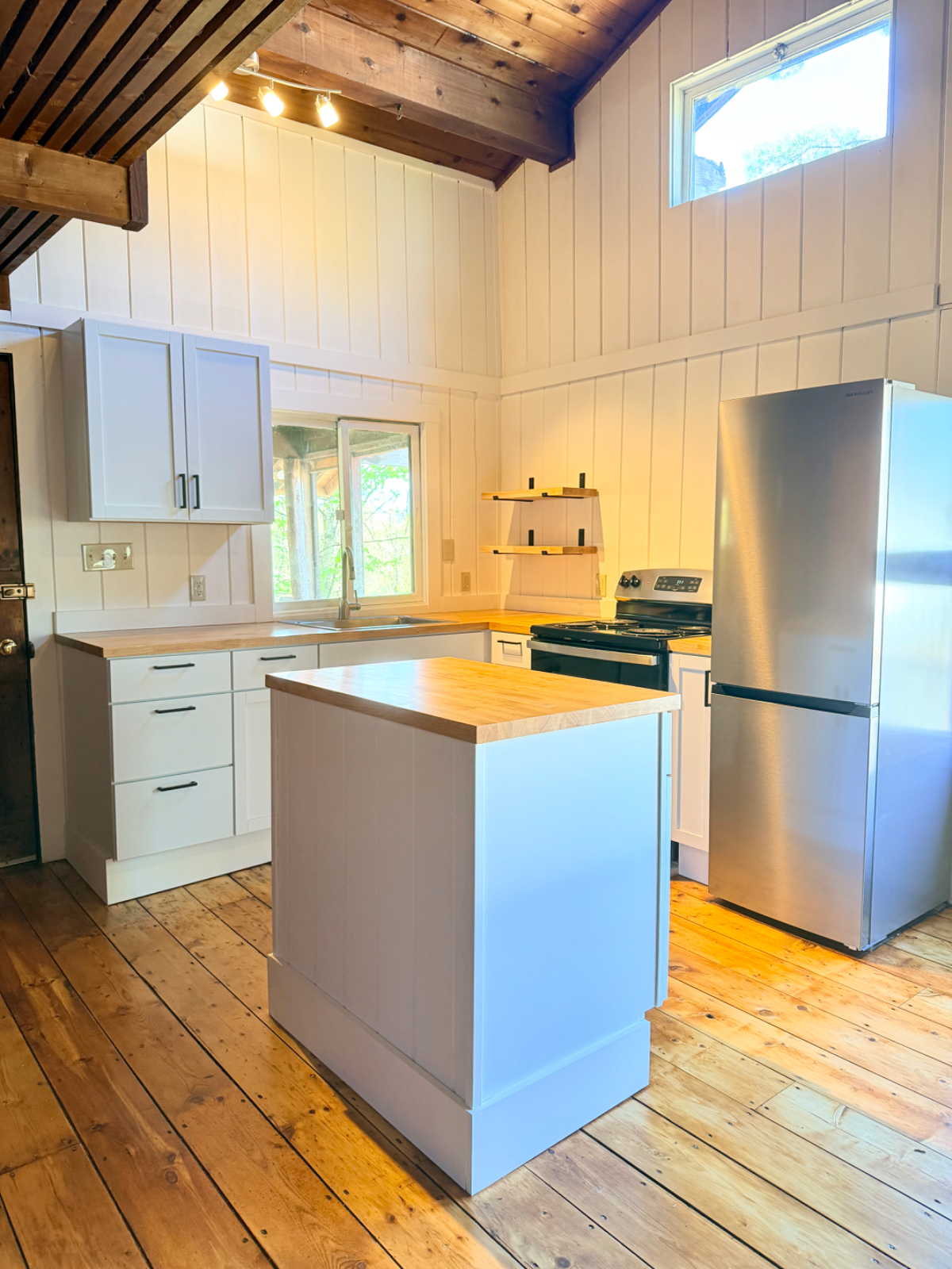 Adventure Basecamp: 3 mi to bike trail system, 11 mi to Sugarbush (indoor secure storage, wash stati - Photo 12