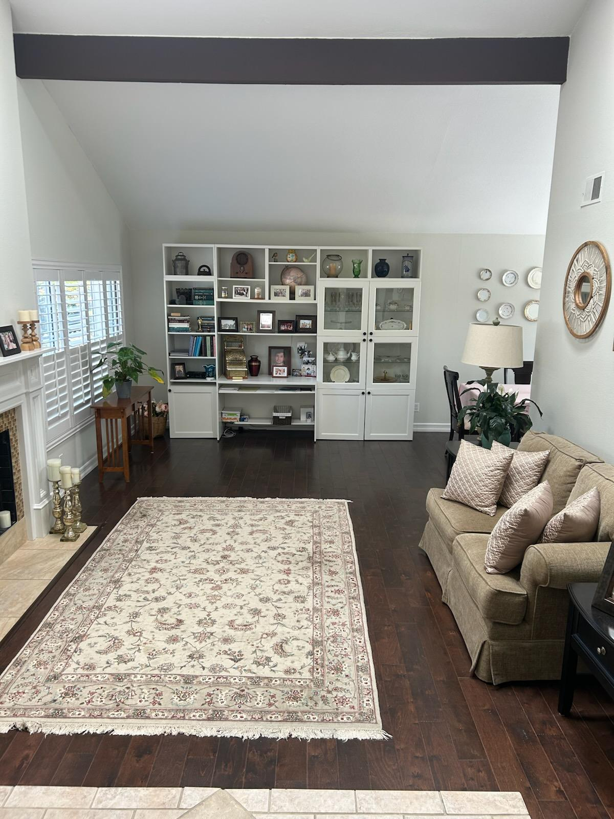 Bright Private Room with Tiki Backyard Access Near Shopping, Transit, and Local hospitals. - Photo 6