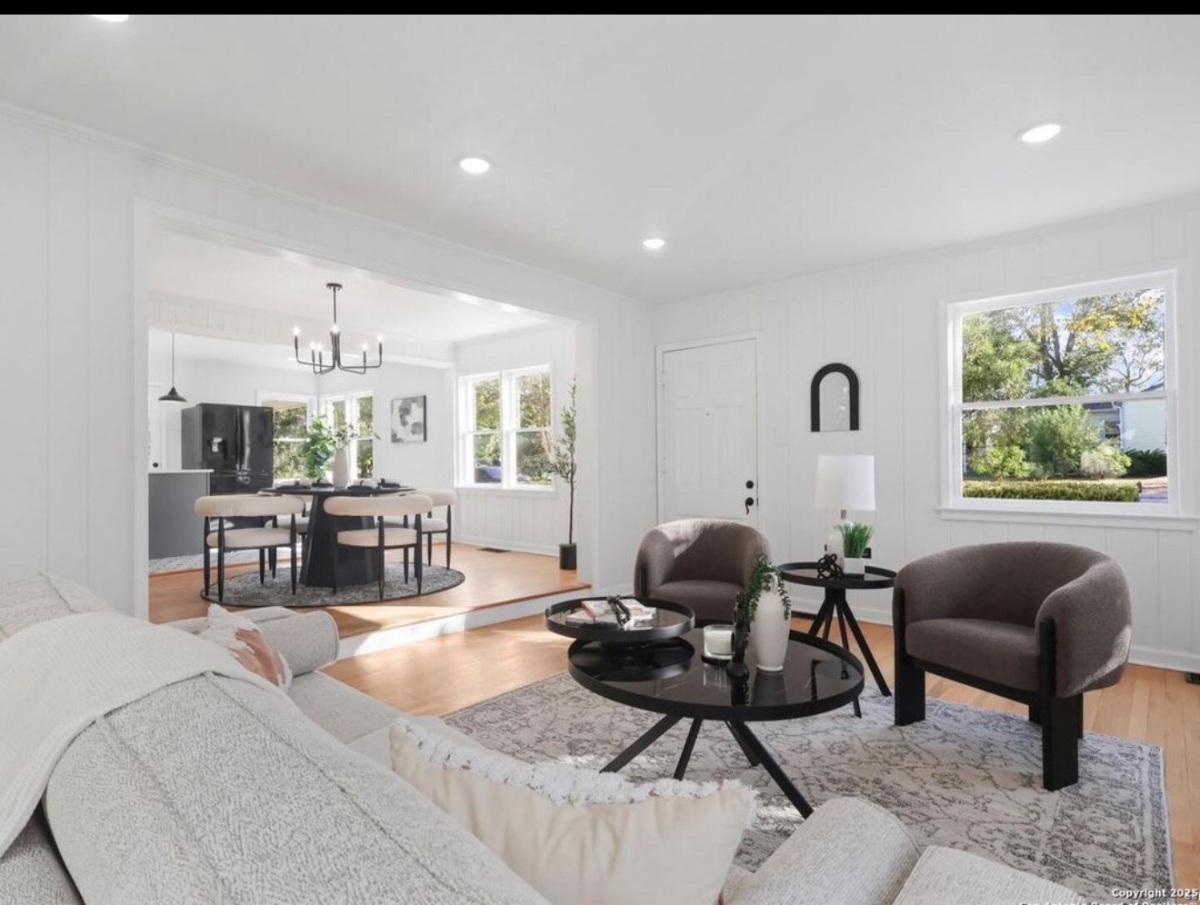 Luxury Living close to everything - Photo 3