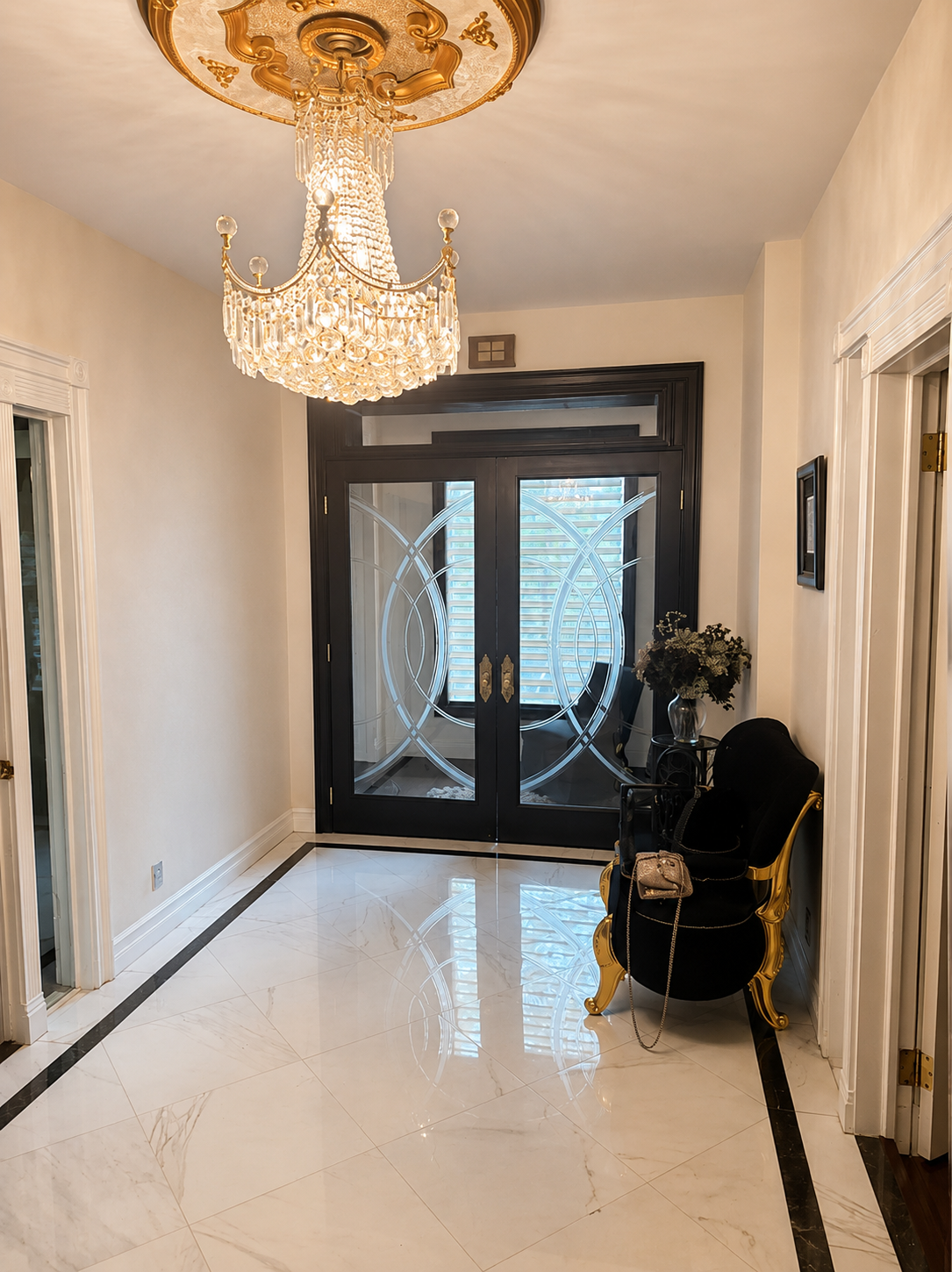 Suite 1 - Spacious Queen Suite With Private Bathroom And Smart TVs Near Public Transit - Photo 11