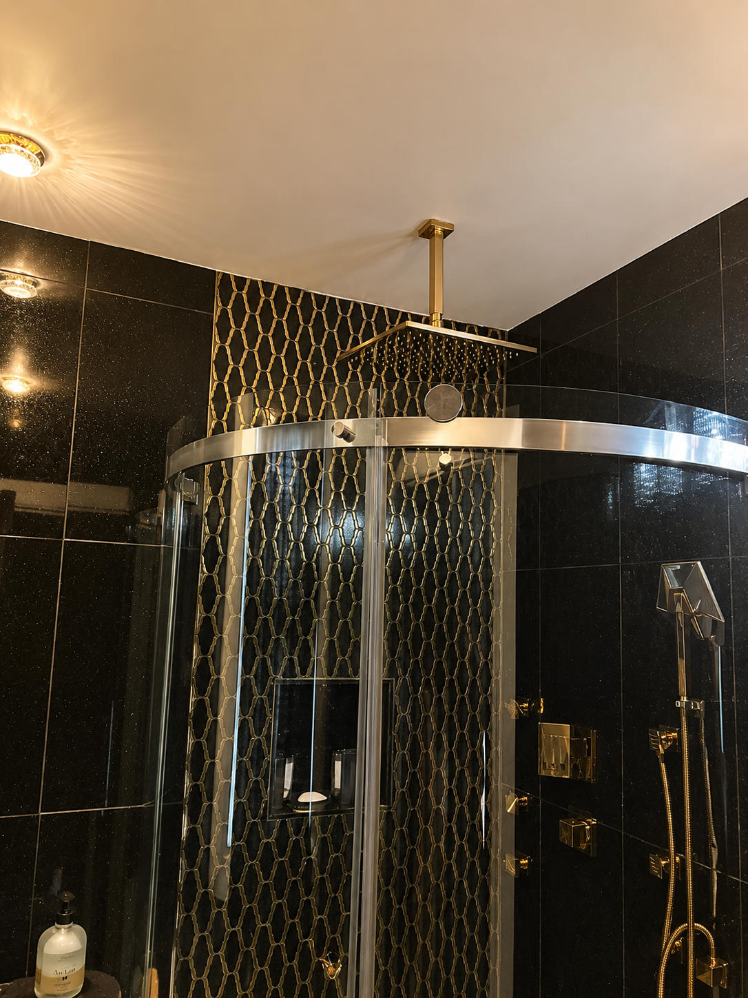 Suite 1 - Spacious Queen Suite With Private Bathroom And Smart TVs Near Public Transit - Photo 3