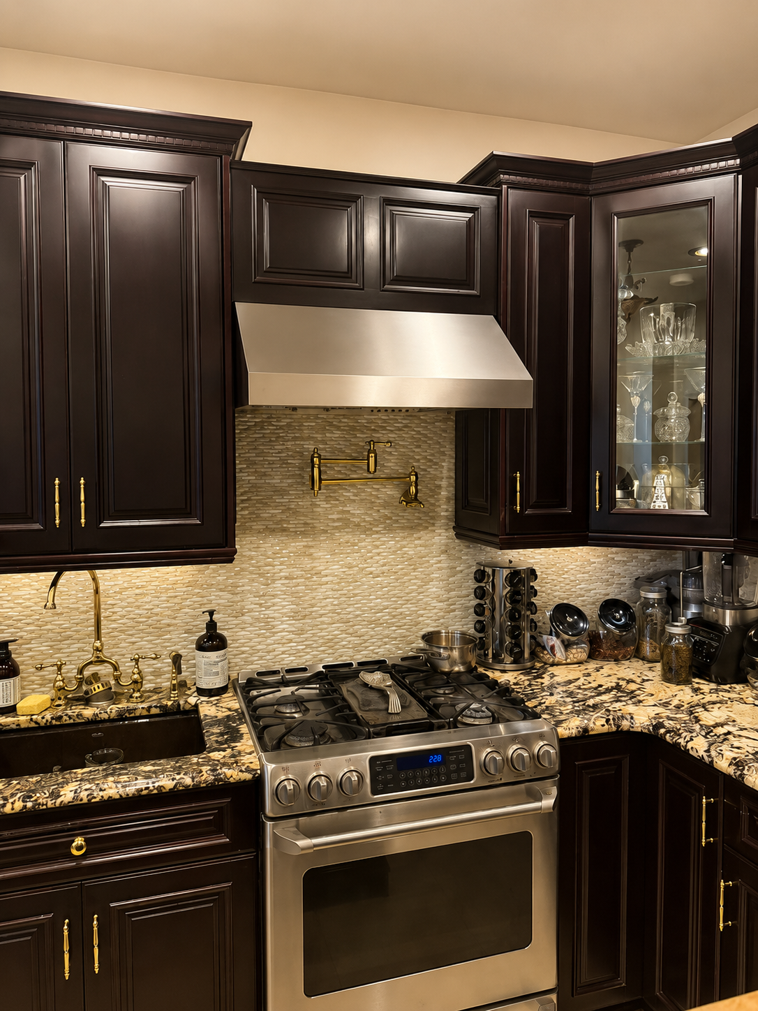 Suite 1 - Spacious Queen Suite With Private Bathroom And Smart TVs Near Public Transit - Photo 9