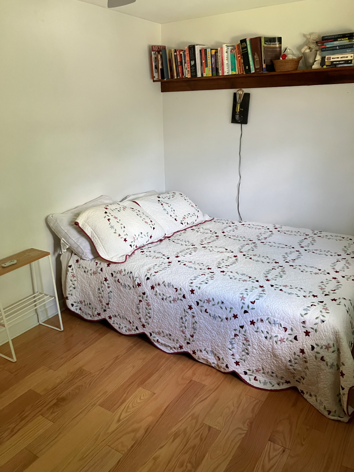 Private room and study in Delmar - Photo 1