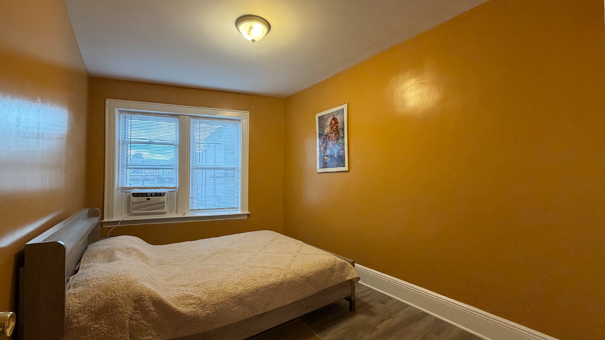 Newly Renovated 2 BDR Apartment Minutes From Elmhurst Hospital And Manhattan - Photo 10