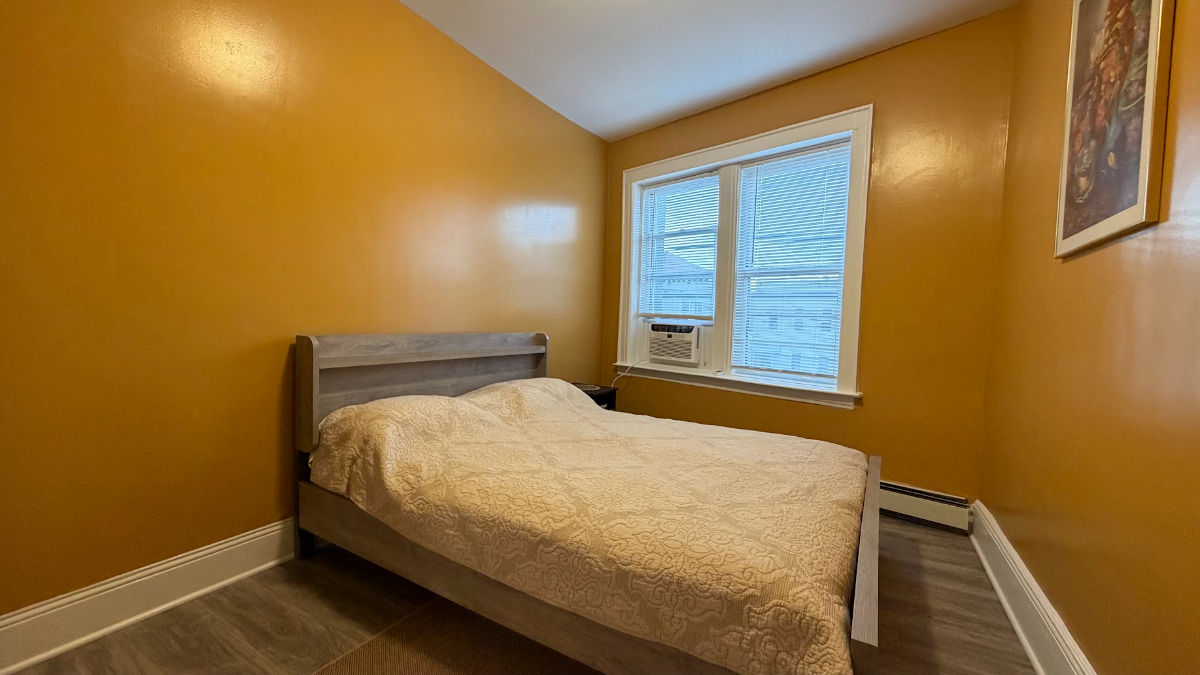 Newly Renovated 2 BDR Apartment Minutes From Elmhurst Hospital And Manhattan - Photo 11
