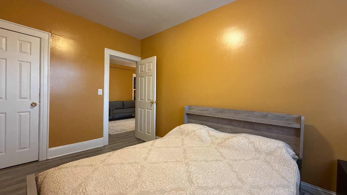 Newly Renovated 2 BDR Apartment Minutes From Elmhurst Hospital And Manhattan - Photo 12
